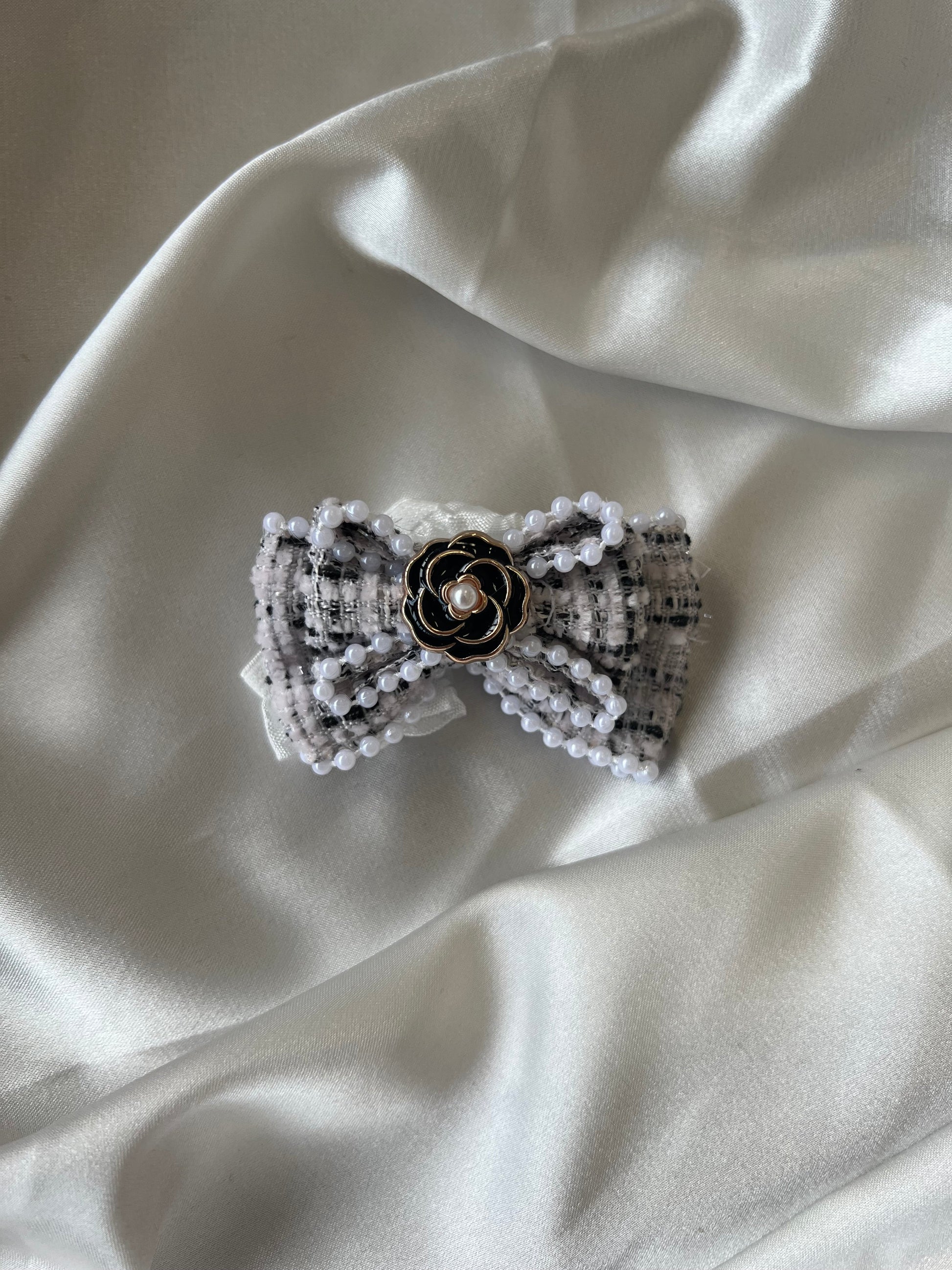 Labubu Designer Tweed Outfit Set - Elegant Black & White with Bow & Brooch (17cm)